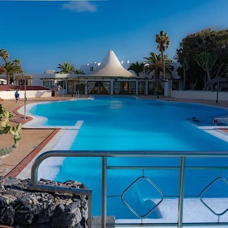 Pequeno Bungalow Firt Line Of The Sea Costa Teguise Dış mekan fotoğraf
