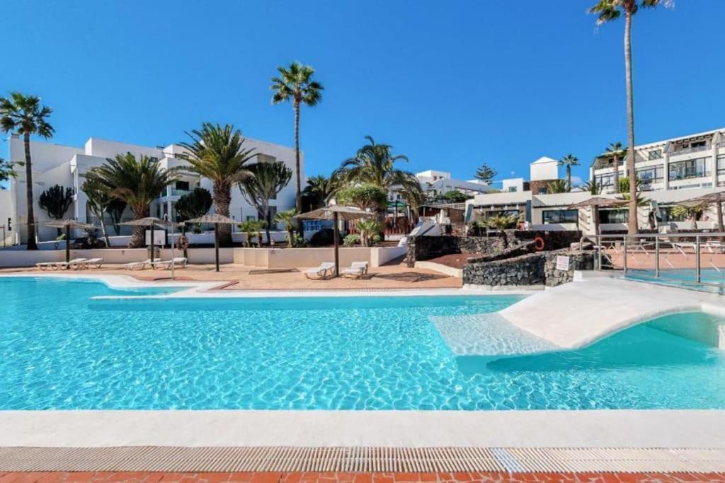 Pequeno Bungalow Firt Line Of The Sea Costa Teguise Dış mekan fotoğraf