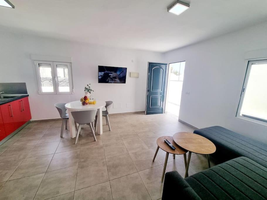 Pequeno Bungalow Firt Line Of The Sea Costa Teguise Dış mekan fotoğraf
